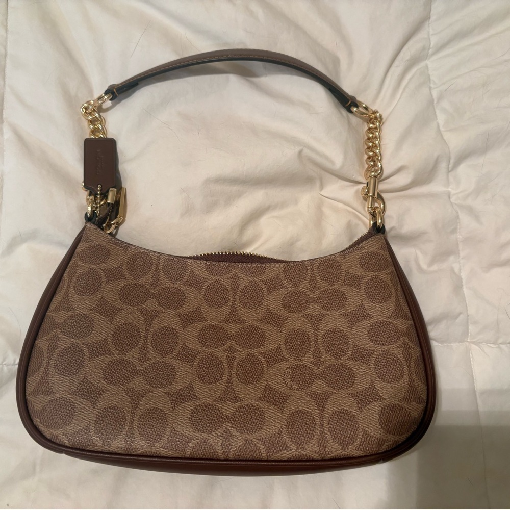 Coach Tan/Brown Signature Jacquard Shoulder Bag with Gold Chain - Picture 2 of 4